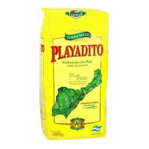Paquet de yerba mate Playadito 1kg, présenté dans un gros plan, une yerba mate argentine traditionnelle, avec une coupe fine et un goût doux idéal pour tous les amateurs de maté.