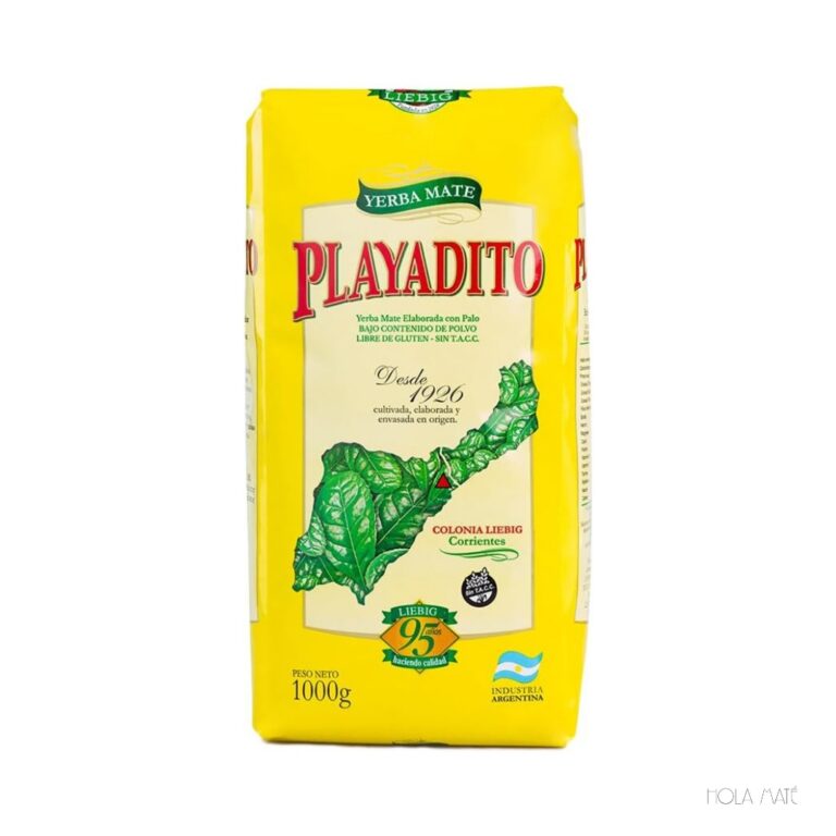 Paquet de yerba mate Playadito 1kg, présenté dans un gros plan, une yerba mate argentine traditionnelle, avec une coupe fine et un goût doux idéal pour tous les amateurs de maté.