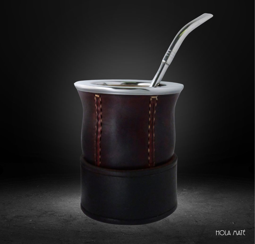 Mate cuir camionero et son socle posa mate, artisanal, bombilla Hola Maté