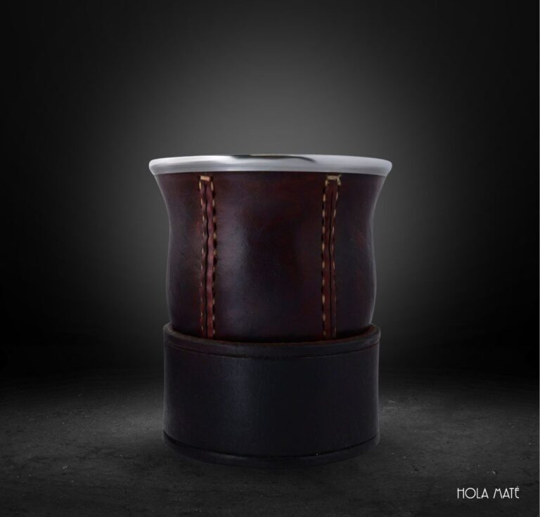 Mate cuero artisanal. Calebasse et cuir cousu main. artisanal. POsa maté. Hola Maté