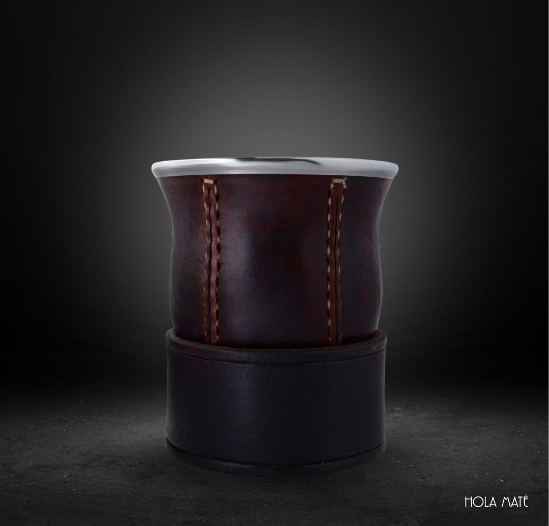 Mate cuero artisanal. Calebasse et cuir cousu main. artisanal. POsa maté. Hola Maté